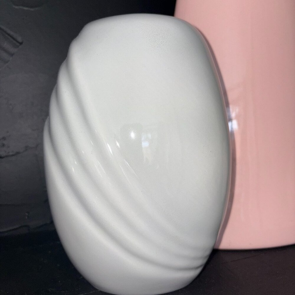 Vintage 80s Mod Light Gray Wave Vase